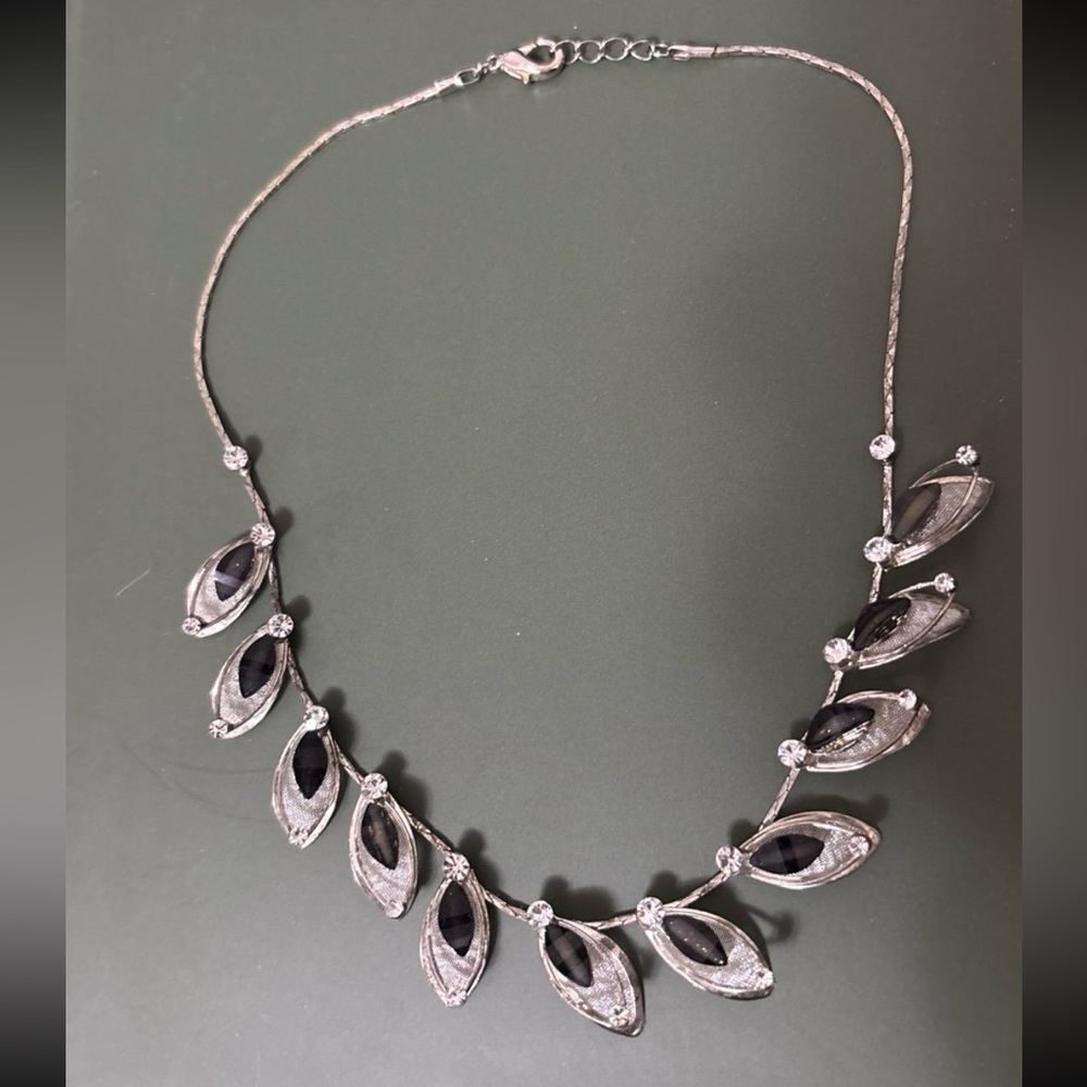 Statement Leaf Collar Necklace
